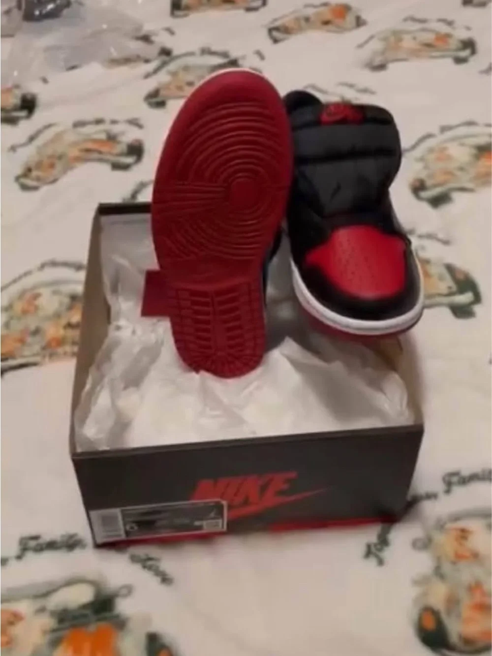 Nike women’s Black, blue, Red Low-Top Sneakers